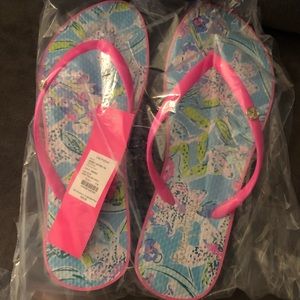 Lilly Pulitzer print flip flop in Bali Blue.